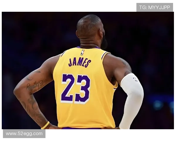 詹姆斯21+10+12再创最年长三双纪录